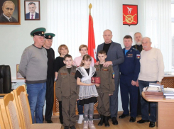 Орден мужества погибшего военнослужащего вручили в руки вдовы