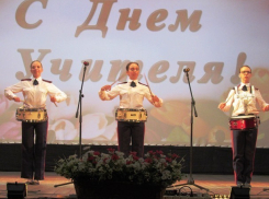 Появились видео праздничных выступлений лучшей казачьей школы России в Морозовске