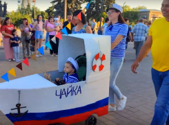 В Сети появилось видео о празднике День семьи, любви и верности в Морозовске