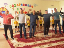 Интересные и веселые конкурсы к 23 февраля подготовили для пап в детском саду «Сказка»  Морозовска