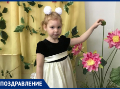 Викторию Леонову с Днем рождения поздравила крестная