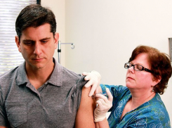Прививки от гриппа уже сделали более 35% дончан