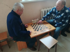 Традиционный новогодний турнир по шашкам прошел в Морозовске в конце декабря