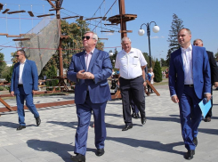 Реконструируемый парк Морозовска открыли специально к приезду губернатора Ростовской области