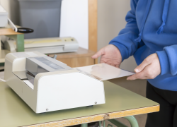 ЗАГС Морозовского района пояснил, почему ламинировать документы не стоит