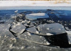Одноклассники утонувшего в реке Быстрой школьника сообщили следователям Морозовска, что он собирался "бить лед"