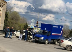 Трое пострадавших: водитель фургона проехал на красный свет и столкнулся с «Ауди» в Морозовске