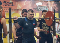 Силач из Морозовска выступил на Национальном Кубке по пауэрлифтингу и силовым видам спорта "Абсолютная сила III" и завоевал 1 место 