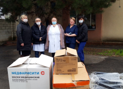 Казаки приобрели для медиков маски, перчатки, пульсоксиметры, бесконтактные термометры, многоразовые комбинезоны и лицевые защитные экраны