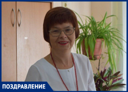 Людмилу Васильевну Дурындину с Днём учителя поздравил 8 "А"