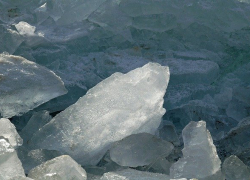 Лед на реке Быстрая становится хрупким: морозовчанам рекомендовали следить за детьми