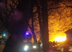 Разрушительный пожар случился в Морозовске накануне вечером