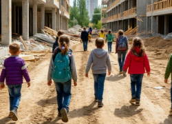 Родители могут проверить опасные места для возможных прогулок детей в Морозовском районе