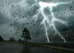 Экстренное предупреждение: ливни с грозами и градом придут на смену жаре в Ростовской области