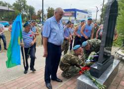 Акция «Голубые береты» в честь Дня ВДВ прошла в Морозовске в центре города 