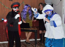 Письмо в редакцию: Гости из "Каламбура" приехали в Вишневку, Дед Мороз занялся поисками жены и Баба-Яга собралась на "Евровидение" 