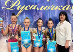 Три золотых, три серебряных и две бронзовых медали привезли морозовские гимнастки из Новороссийска