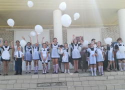 Белые шары с бумажными ангелами выпустили в небо жители Вознесенского сельского поселения