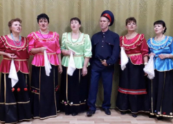 Сотрудники городского досугового цента "Спутник" поздравили морозовчан с Покровом Пресвятой Богородицы