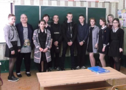 Литературно-музыкальную композицию «Эти песни спеты на войне» подготовили для школьников в хуторе Старо-Петровском