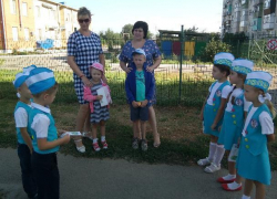 Команда ЮПИД «Зелёный огонёк» вспоминала ПДД вместе с родителями и воспитателями