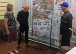 Выставка детского рисунка «Мир без войны» открылась в доме культуры хутора Вишневка