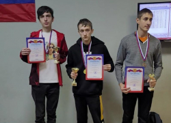Морозовчанин Никита Медведев завоевал серебро в финальных областных соревнованиях по быстрым шахматам в Ростове-на-Дону