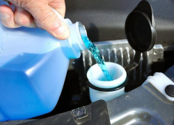 Сотрудники регионального Управления Роспотребнадзора напомнили о правилах выбора стеклоомывающей жидкости 