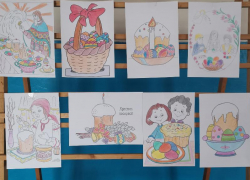 Теманическую выставку рисунков к празднику Пасхи организовали в сельском клубе хутора Сибирьки