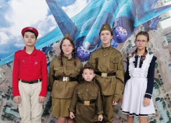 Воспитанники детской школы искусств приняли участие в концерте "Непокоренный Сталинград" в морозовском Доме офицеров 