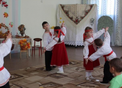  Играми, песнями и хороводами отпраздновали Покров Пресвятой Богородицы в морозовском детском саду
