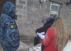 Судебные приставы совместно с администрацией Морозовского городского поселения проводят рейды по должникам