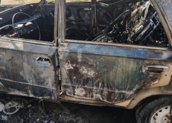 "Шестерка" сгорела в Морозовске возле Ж/Д переезда на объездной дороге