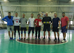 Золото соревнований по волейболу завоевала команда Морозовского городского поселения