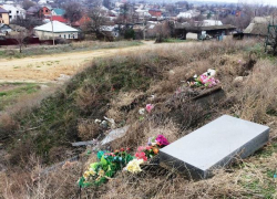 Подготовка к Пасхе обернулась для жителей улицы Песчаная в Морозовске уборкой кладбищенского мусора