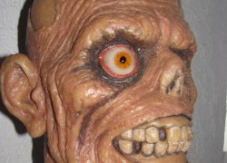 Предприниматель из Дагестана привез в Морозовск восковые фигуры из Санкт-Петербурга