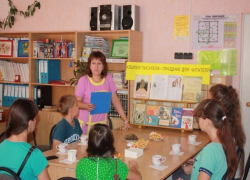 Громкие чтения по сказке «Мороз Иванович» организовали для детей в детском отделе имени Крупской