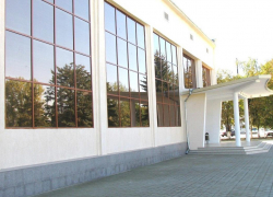 Пункт сбора гуманитарной помощи для беженцев организовали в Морозовском районном доме культуры