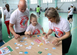 Семья Текучевых из школы №6 оказалась лучшей на соревнованиях «Папа, мама, я - спортивная семья» в Морозовске