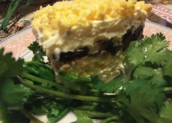 Интересный рецепт салата к новогоднему столу предложила корреспондент "Блокнота Морозовска"