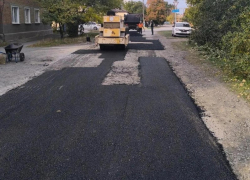 В Морозовске устраняют ямы на дорогах