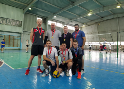 Команда «Ветераны» оказалась лучшей на районных соревнованиях по волейболу в Морозовске