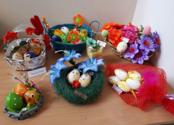 Воспитанники и родители детского сада "Жемчужинка" устроили целую галерею пасхальных поделок