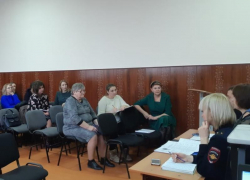 Профилактику зависимостей у несовершеннолетних обсудили на семинаре в школе №4