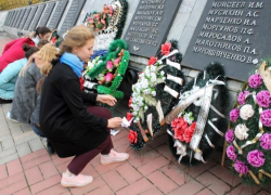 Память павших на полях сражений почтили в Морозовске в праздник "Белых журавлей"