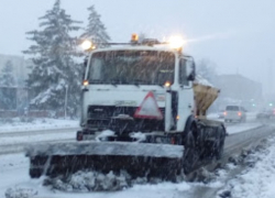 Какая техника задействована на уборке снега в Морозовске