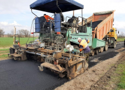 Начался ремонт дороги в хуторе Сибирьки и между ним и хутором Семеновка
