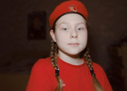 Юнармеец гимназии №5 Морозовска Дарина Золотарева победила в конкурсе рисунков о Победе