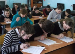 Игру о выборах провели для старшеклассников в библиотеке хутора Старопетровский