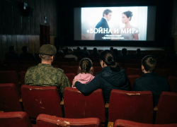 Для участников СВО и их семей в Морозовском районе запустили акцию «СВОи в кино»